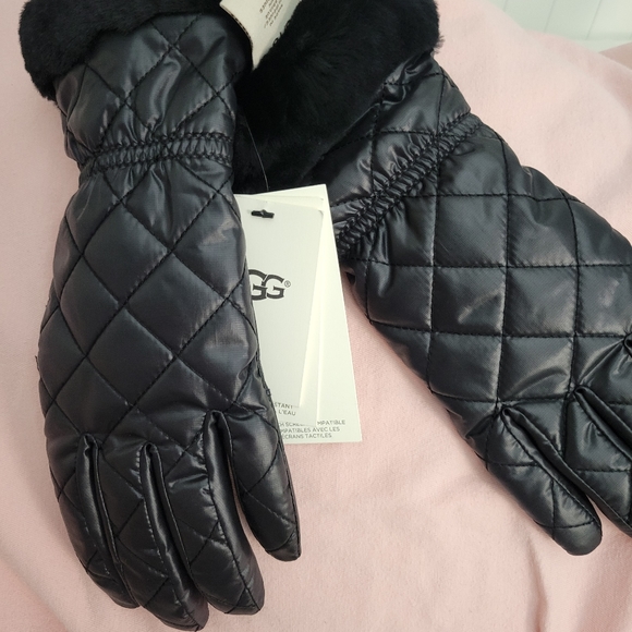 UGG Quilted Gloves - Picture 3 of 6